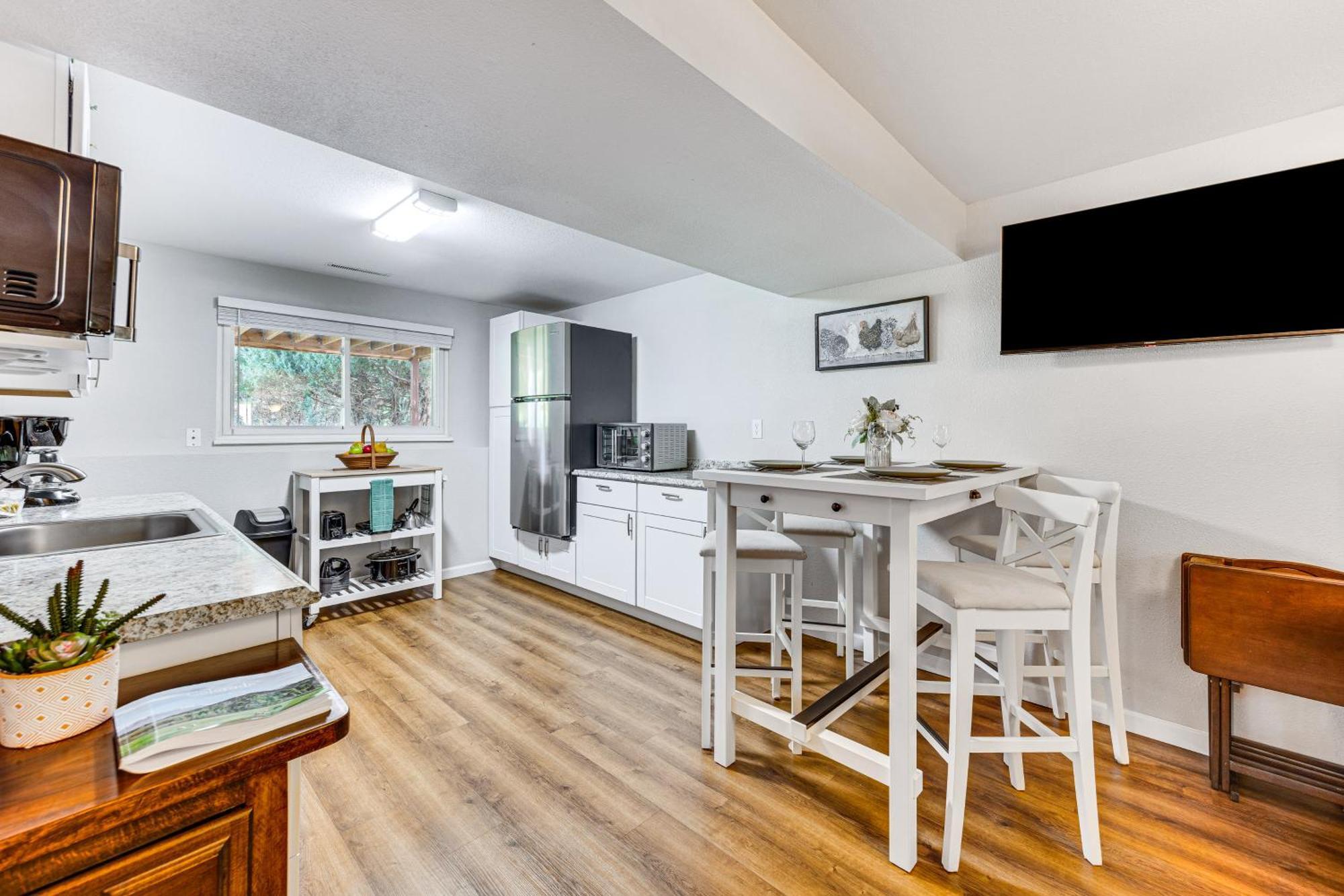 Hillside Place With Mountain Views About 8 Mi To Dtwn! Apartamento